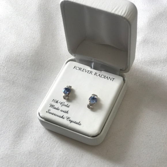 10k Gold earrings - Picture 2 of 3